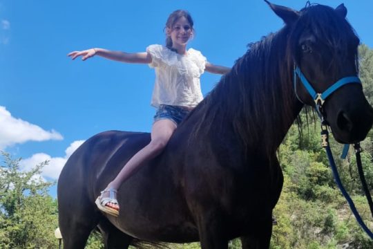 Little girls love horseback riding !!!