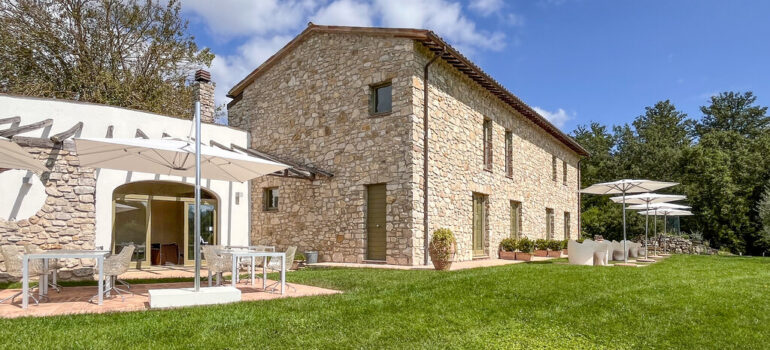 1 Exteriors (2) 1 Exteriors (2)